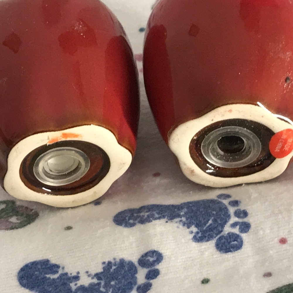 Apple Salt & Pepper Shakers - Picture 3 of 4